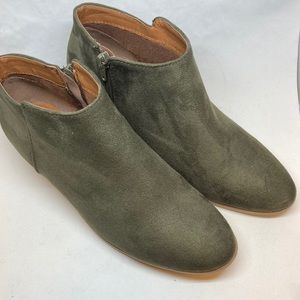 SODA Faux Suede Green Side Zip Ankle Booties SZ 8